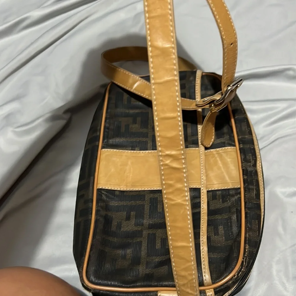NOT FOR SALE. FENDI crossbody VINTAGE authentic - Picture 16 of 17